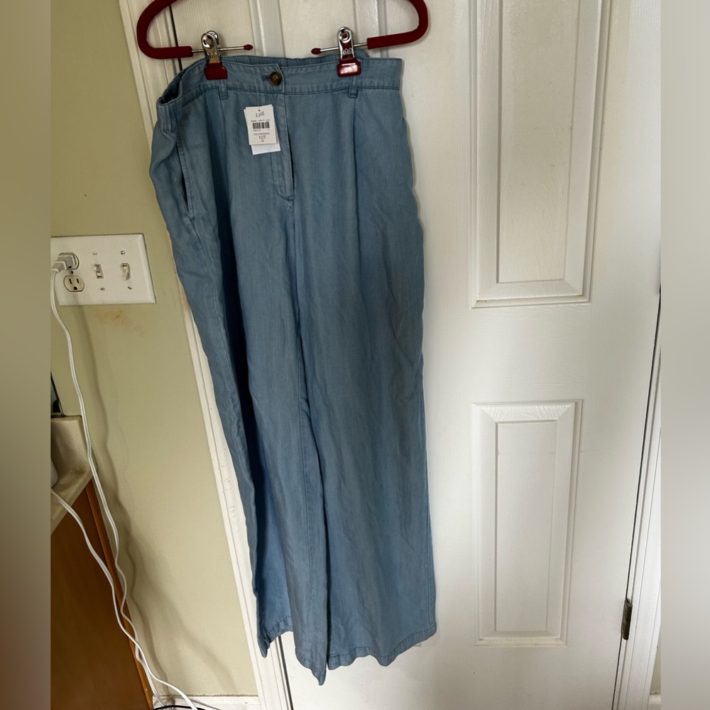 Lightweight chambray pleated pants-NWT